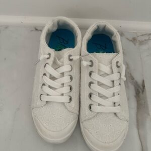 Elegant White Lace Women's Sneakers